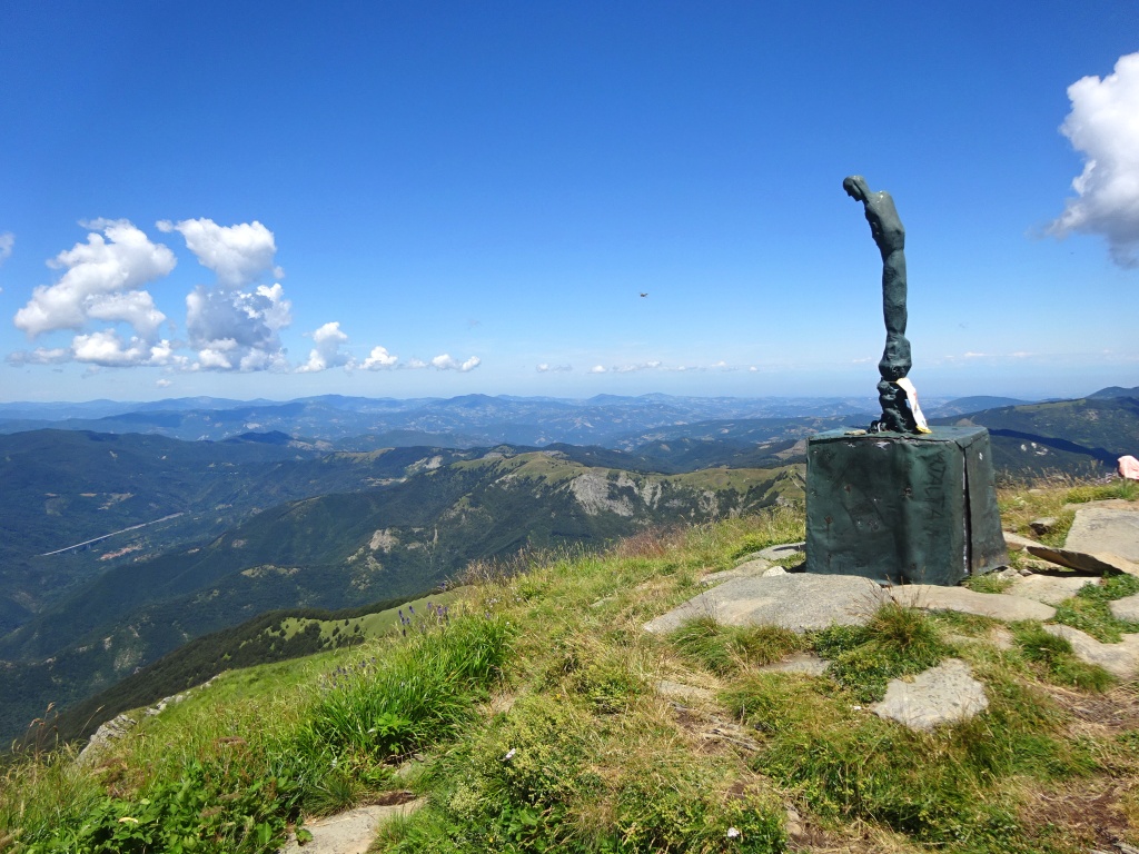Monte Orsaro vetta statua